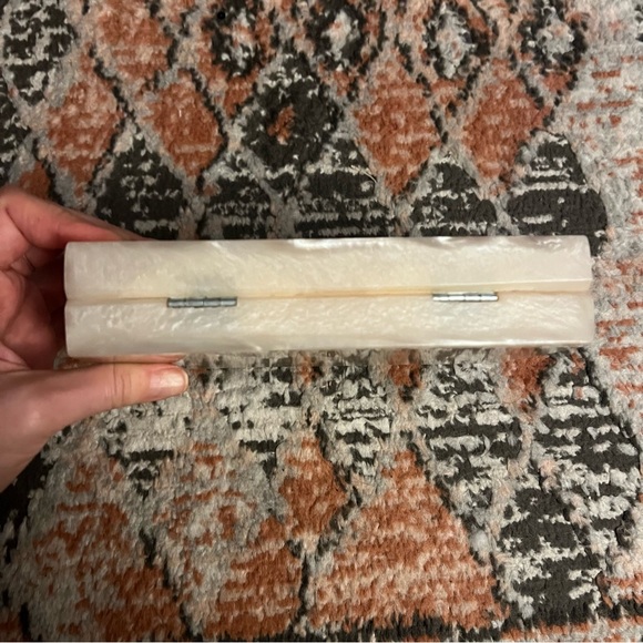 Cream Marble “On The List” Acrylic Box Clutch Purse 🌿 - Picture 6 of 10
